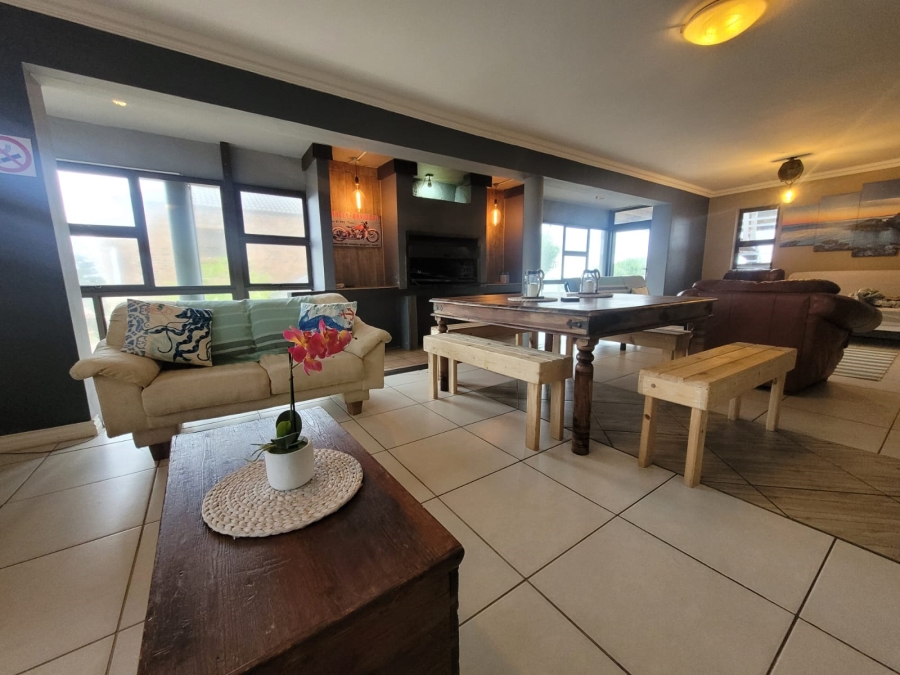 6 Bedroom Property for Sale in Paradise Beach Eastern Cape